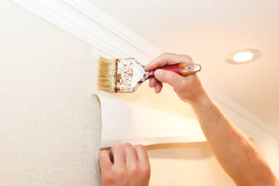 Pose de papier peint au Fau — revêtements muraux et toiles de verre